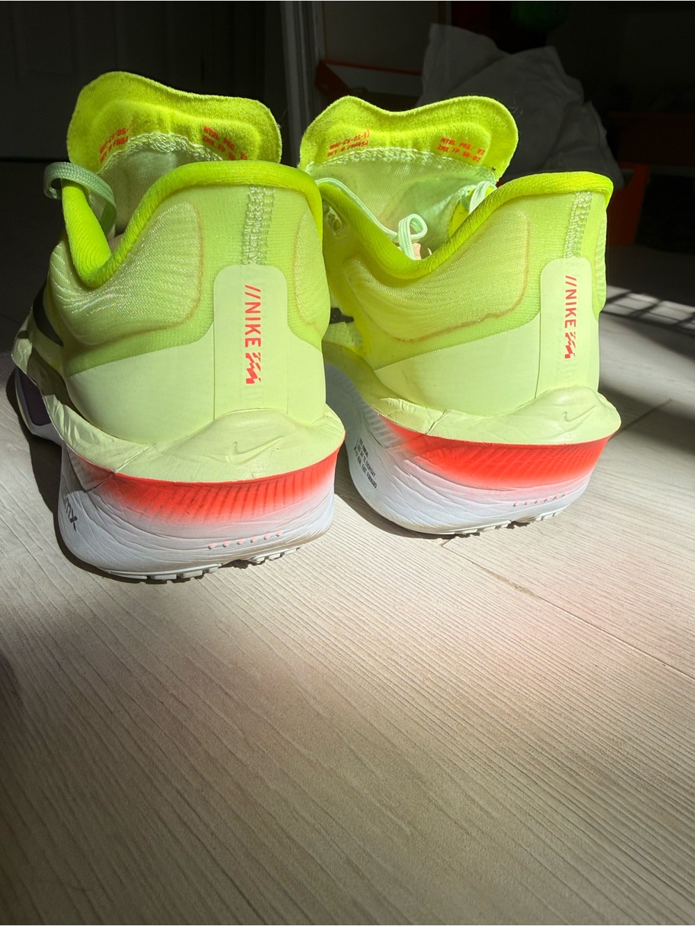 Nike Zoom Fly 6 - Lime Green. Women’s size 10 - Picture 6 of 8